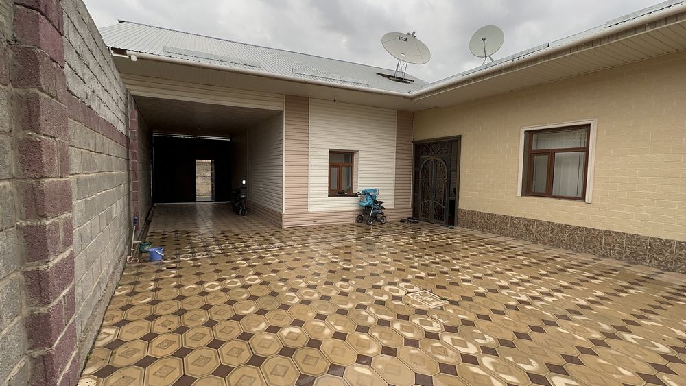 Дом  в центре Аксукента .