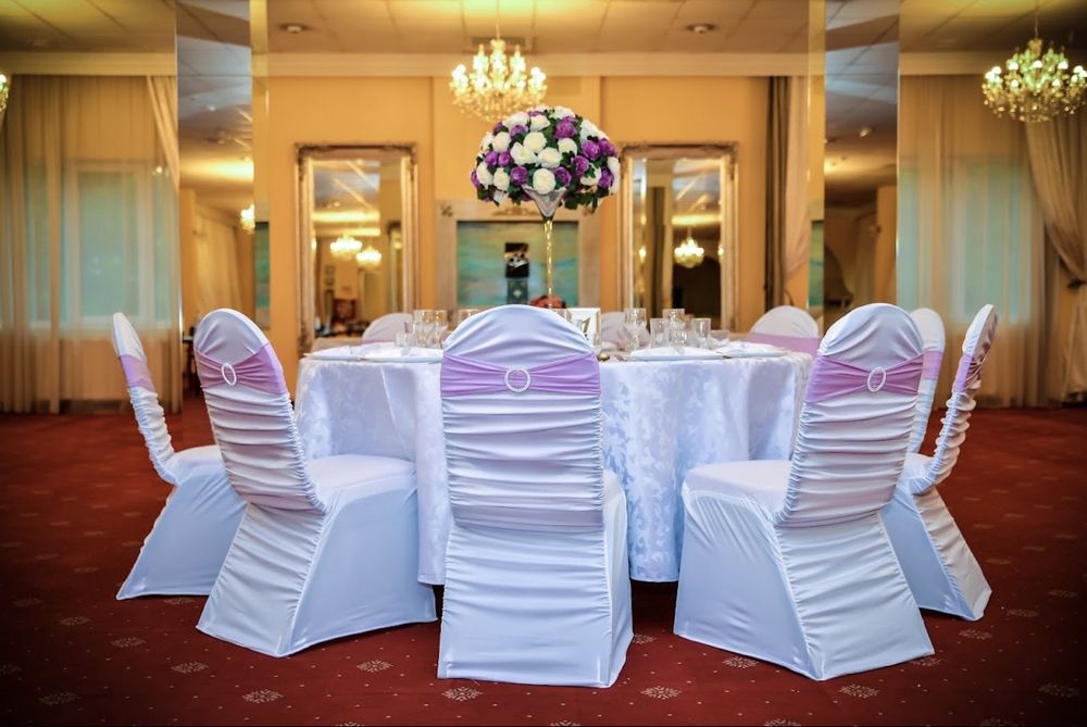 Inchiriez fete de masa /huse si funde scaun