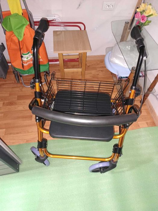 Vând cadru de mers pentru persoane vârstnice