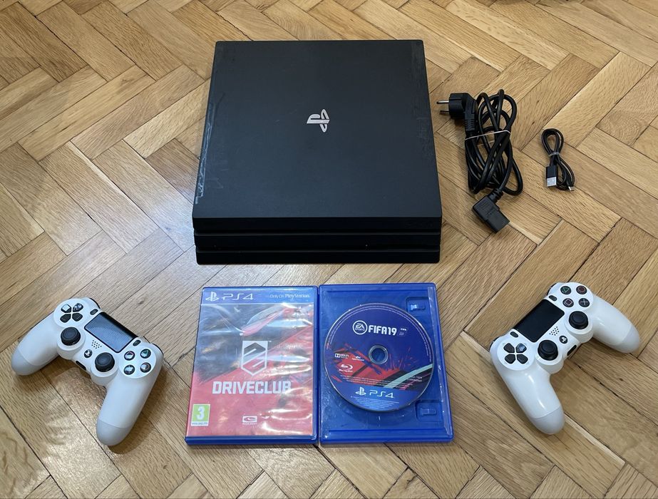 Playstation 4 PRO/PS4 PRO - 1TВ с два джойстика
