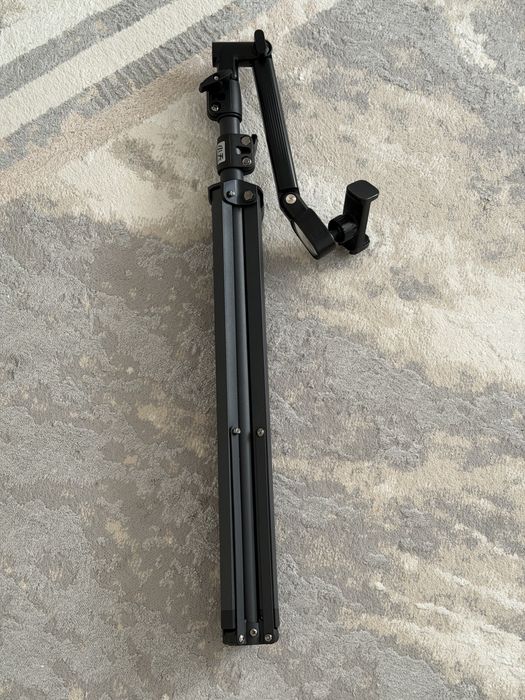 Штатив с лампой для телефона