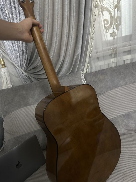 Гитара акустика Почти новый