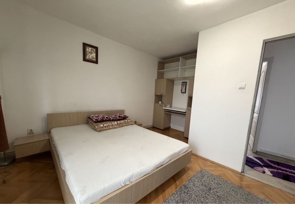 Inchiriez apartament de bucatarie si 2 camere