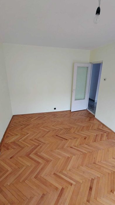 Apartament 3 camere  de vanzare