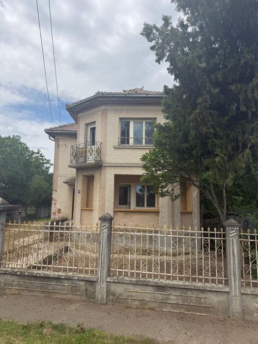 Casă cu etaj 169 mp, teren 765 mp, zonă centrală Odoreu
