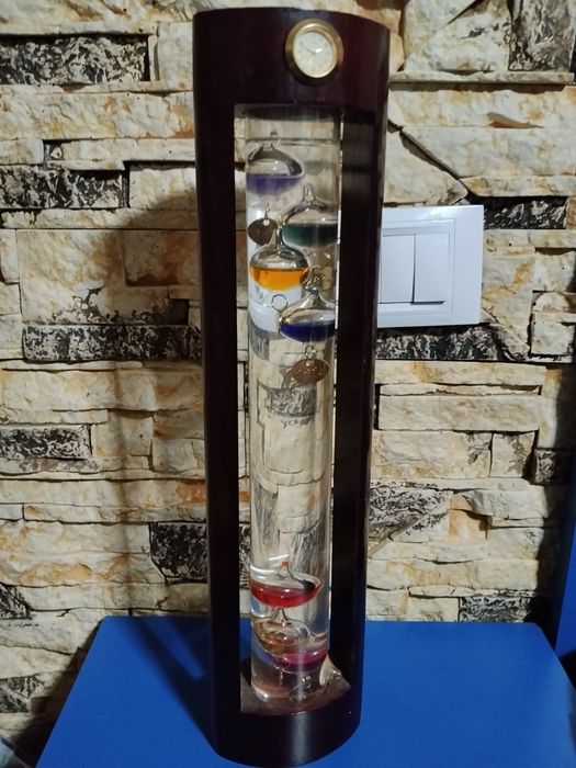 Vând termometru Galileo 41 cm/9,5cm model din lemn de cireș