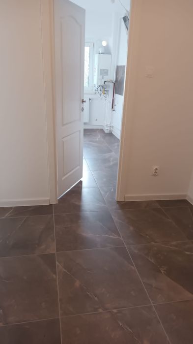 Garsoniera renovata, decomandata