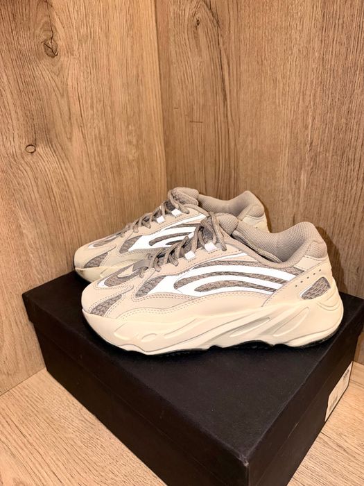 Сникърси Adidas Yeezy 700