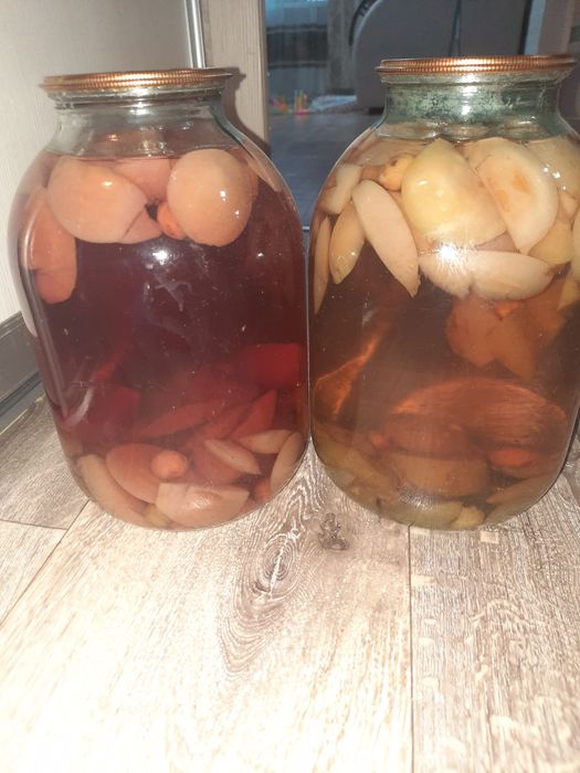 Домашний компот в банках этого года обмен или продам