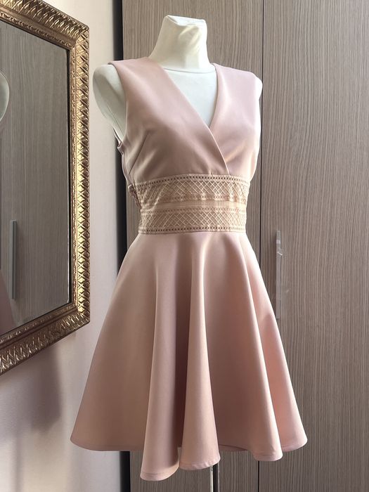Maje, rochie elegantă, roz pudrat, dantelă talie