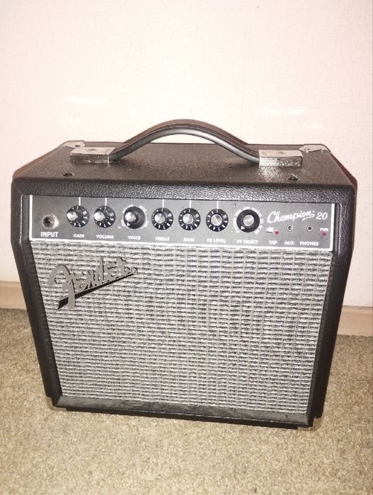 Электрогитара и Комбоусилитель