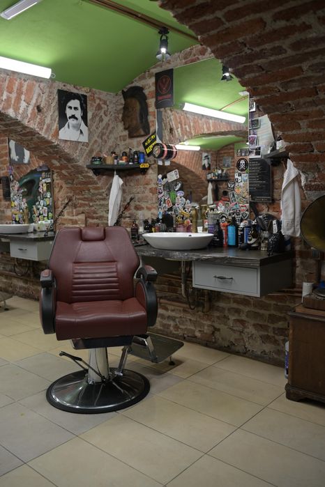 Afacere la cheie - Barbershop de închiriat
