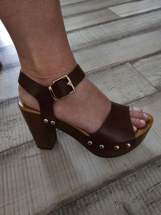Sandale cu platforma