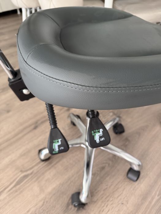 Scaun Cosmetica/Manichiura/Pedichiura Hidraulic Pentru Tehnician - Gri