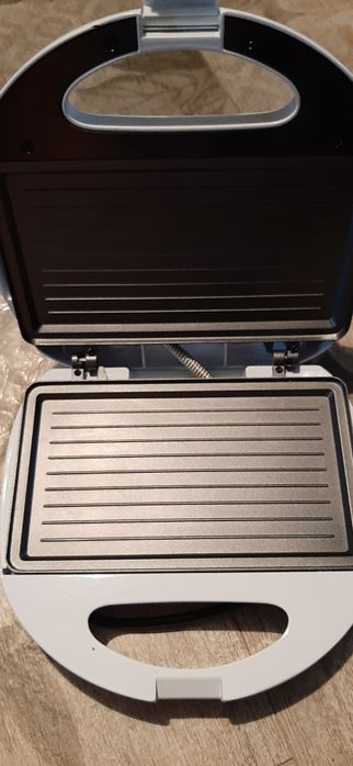 Продам новую вафельницу