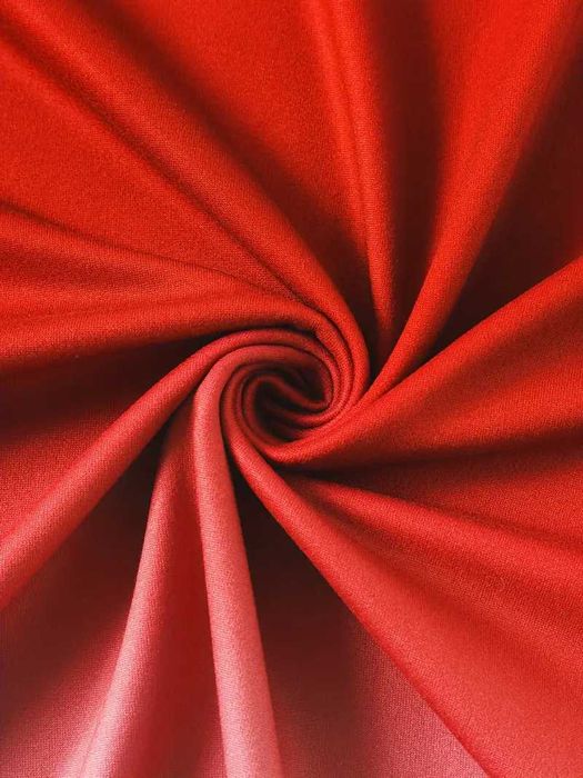 Дамски екип "QUEEN" размери S M L XL , черен и червен.