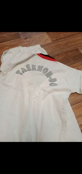 Продам кимоно для карате и тэйквандо