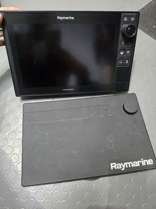 Raymarine axiom 12 pro сонар за риболов,чартплотер, картограф,яхта
