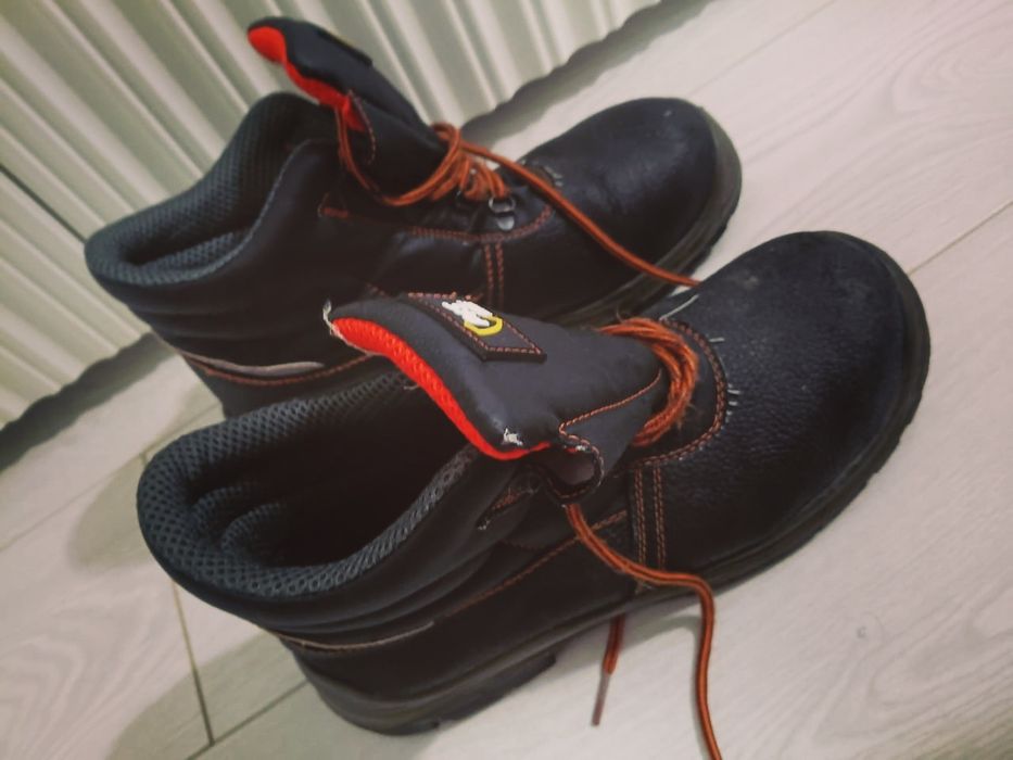 Продам спец обувь
