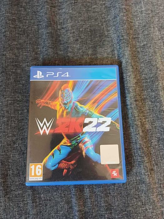 Конзола PS4, четири игри и два джойстика