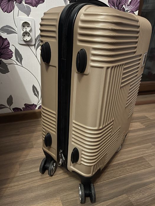 Малък куфар за ръчен багаж