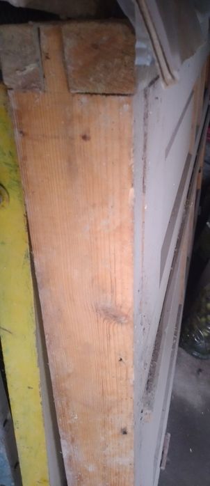 Деревянная дверь