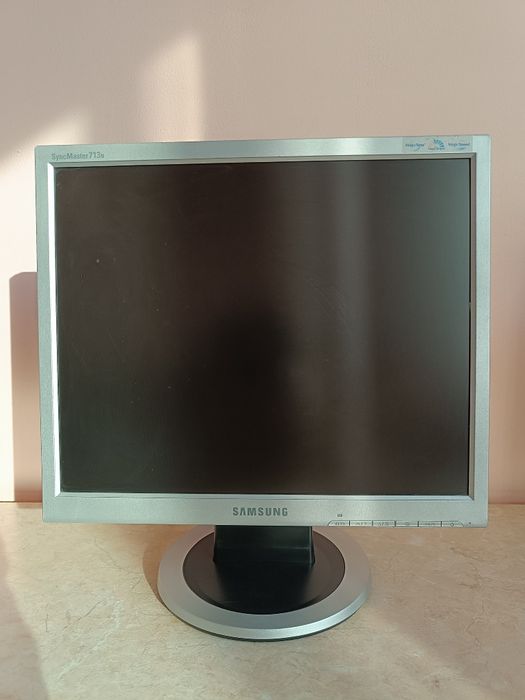 Монитор Samsung SyncMaster713N