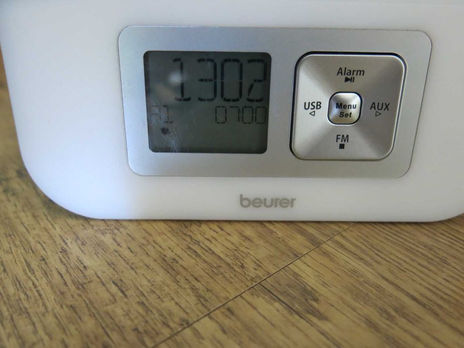Радио-будилник с лампа и естествени звуци Beurer Wake Up Light WL80