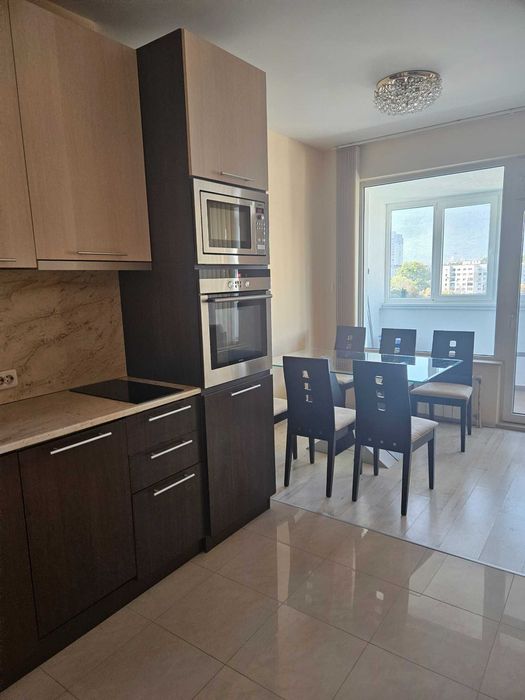 Продаваме Тристаен Апартамент В Дружба 1