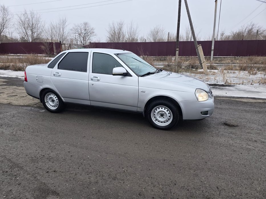 Продам приору .Седан
