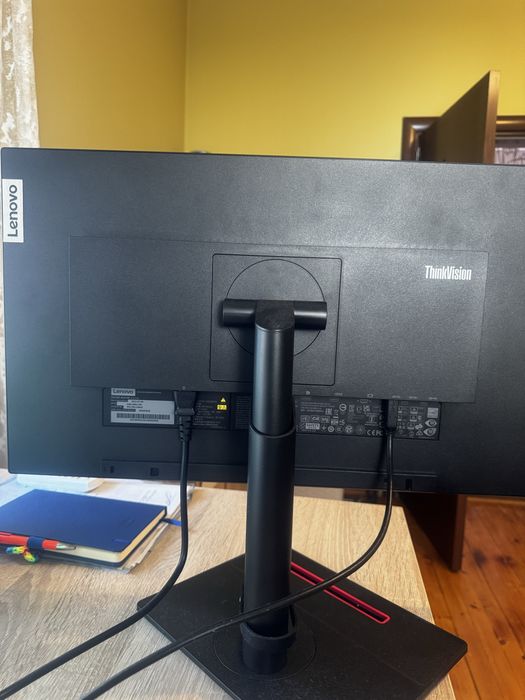 За Части!!! Чисто нов монитор Lenovo Thinkvision T24i-2L спукан екран