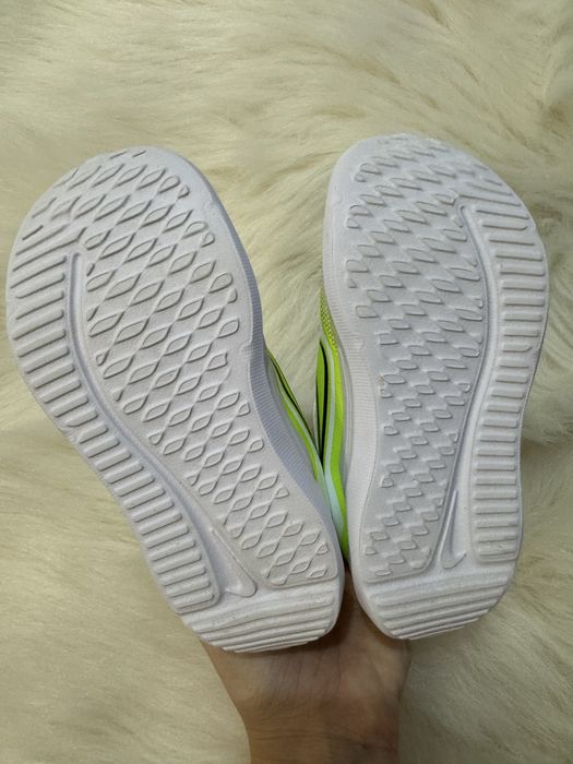 Бели маратонки Nike