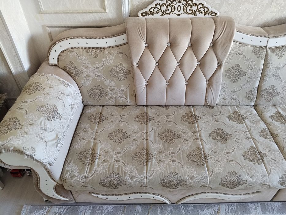 Продается гостеновой универсальный диван