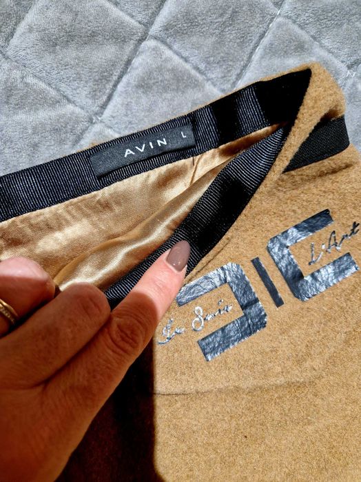 Пола AVIN Размер Л  Нова, със свален етикет