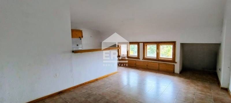 Четиристаен мансарден апартамент в центъра на Кърджали, до училище „О