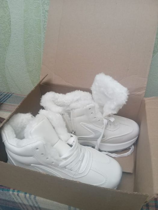 Кросовки зимние белые