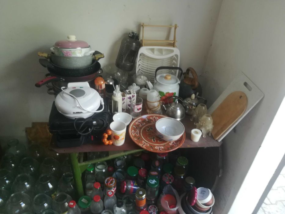 Посуда разная, банки