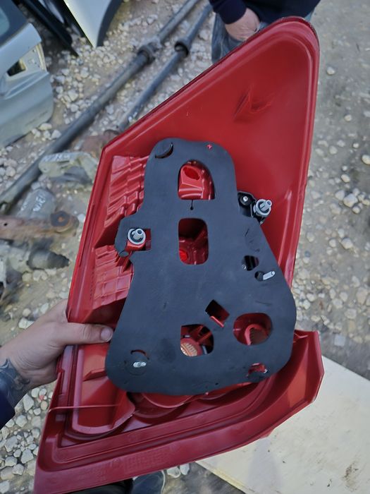 Оригинален Десен Стоп за Тойота Аурис 2007- 2011г