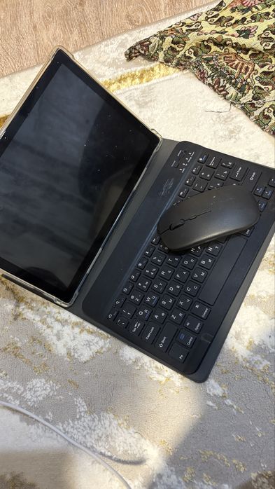 Планшет андройд в хорошем состояние