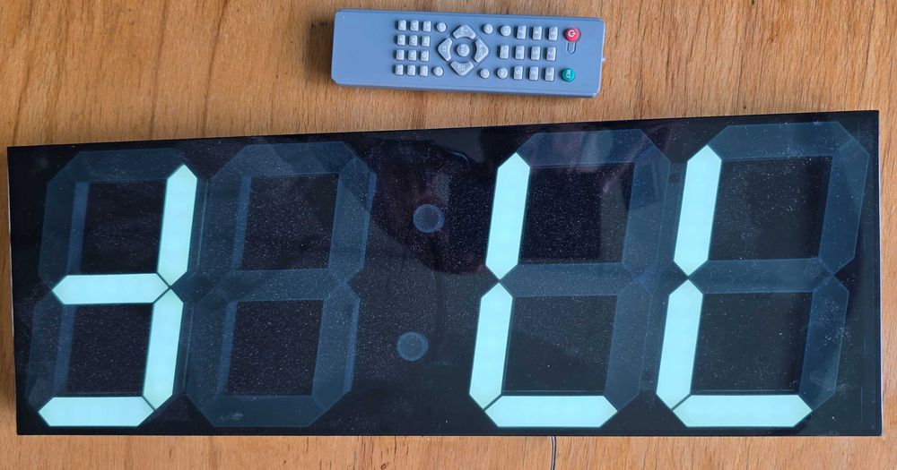 Нов Голям цифров LED часовник +календар-термометър-аларми-дистанционно