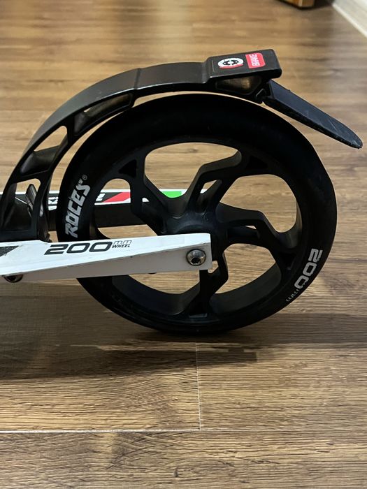 Продам Самокат ROCEZ 200 mm