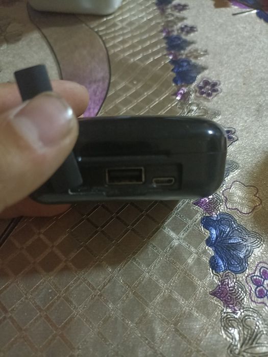 Наушники без проводны можно зарижать телефон