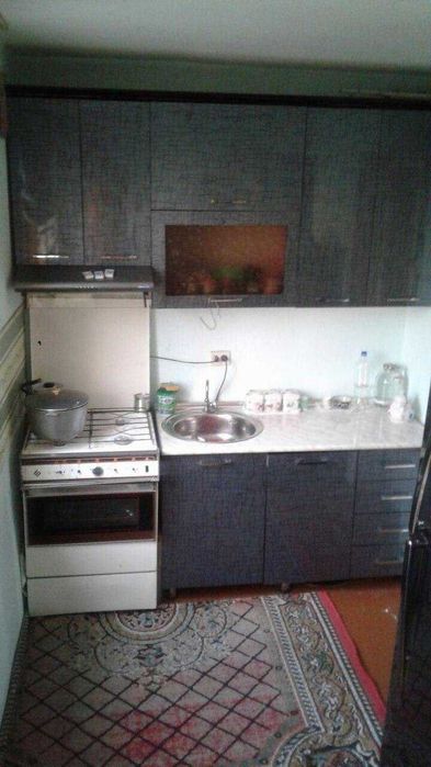 Срочно 3 хонали квартира сотилади. Навои, Кармана, 5-мактаб