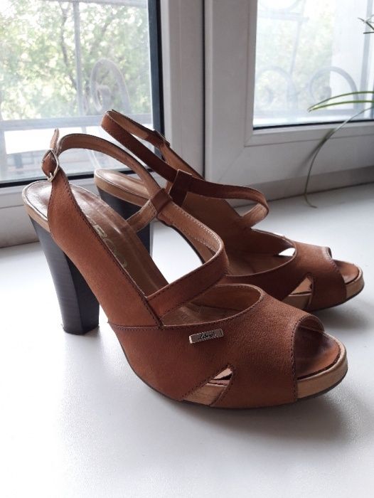 Босоножки женские