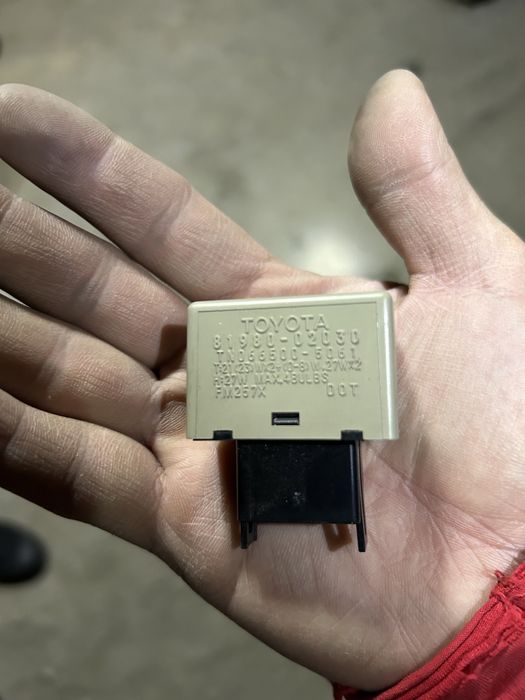 Реле поворотника Toyota