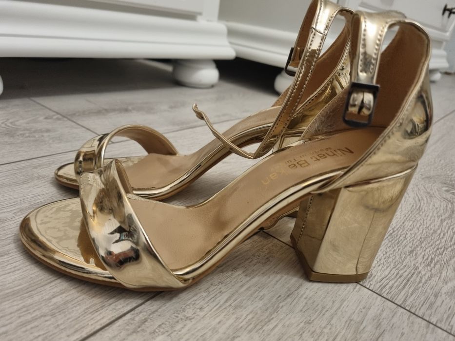 Sandale aurii cu toc