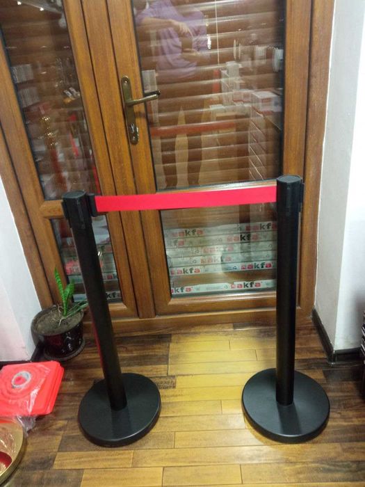 Напольная стойка ограждения