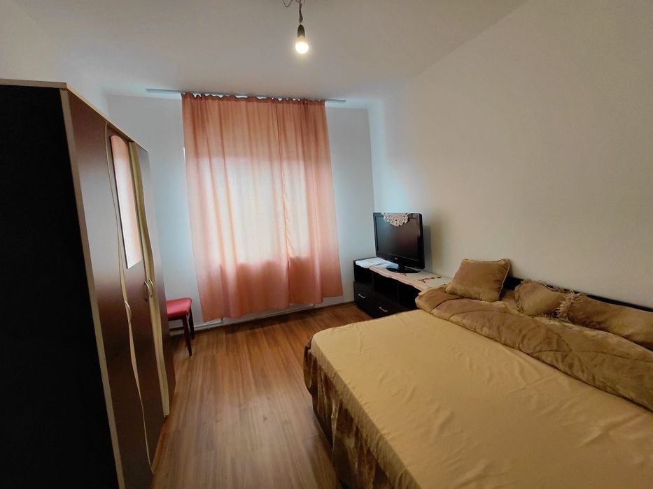 Apartament cu 3 camere În ROȘIORI DE VEDE