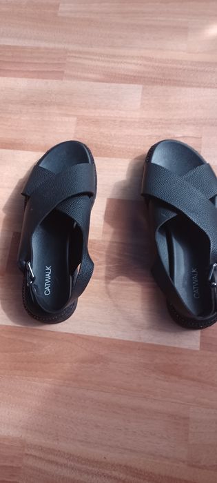 Sandale              .