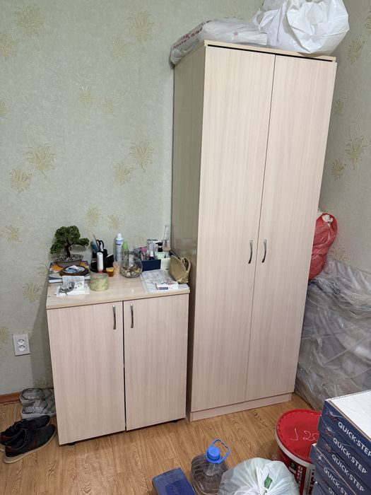Продается шкаф с двумя тумбами